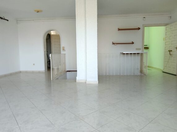 Image 17 of 25 - Semi-detached villa in central location with separate apartment on a large plot with beautiful views 