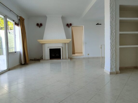 Image 13 of 25 - Semi-detached villa in central location with separate apartment on a large plot with beautiful views 