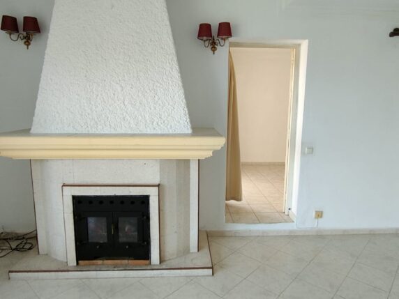 Image 14 of 25 - Semi-detached villa in central location with separate apartment on a large plot with beautiful views 